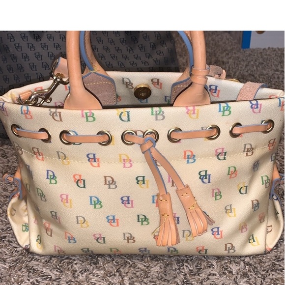 Dooney and Bourke MYSTERY BOX BAGS WALLETS AND Listing for a Live Show or offer - Picture 4 of 6